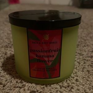 BATH AND BODY WORKS PASSION FRUIT BANANA FLOWER CANDLE
